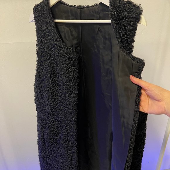 Long Sleeveless Coat - Picture 7 of 7